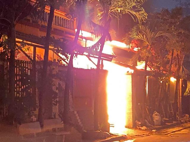 Tin tức trong ngày - Đang cháy lớn tại kho chứa vải ở Sài Gòn