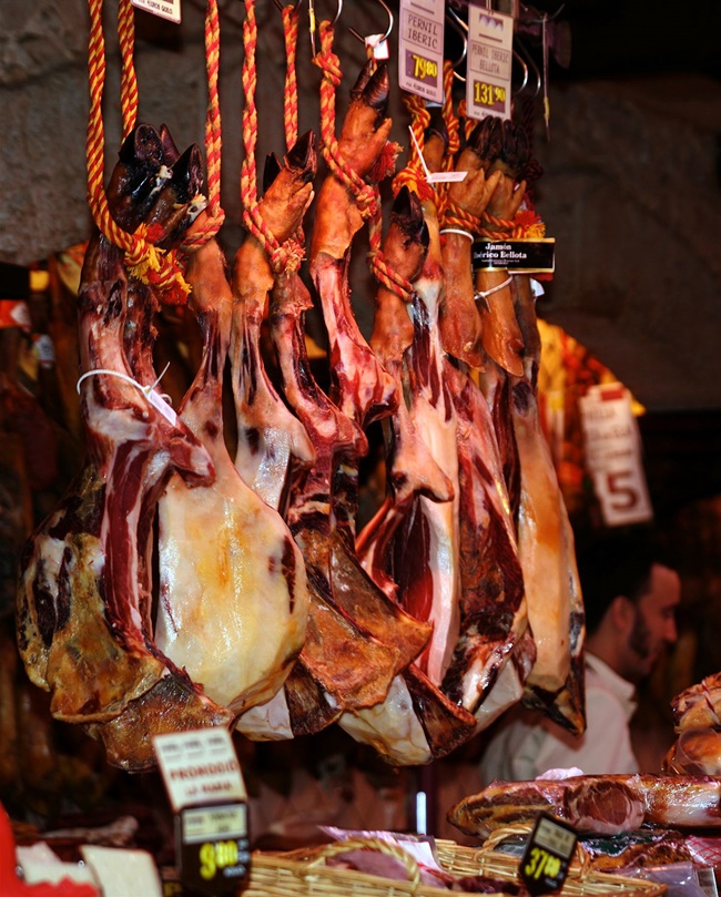Giá bán đùi lợn muối có thể lên đến 15-20 triệu đồng/đùi nặng 7-8kg.
