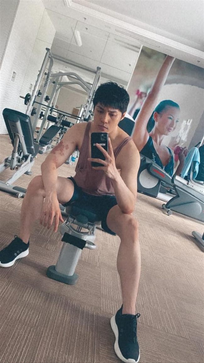 Bạn trai Mai Phương Thuý hình thể như lực sĩ nhờ gym, bắp tay to bằng bắp chuối - 2