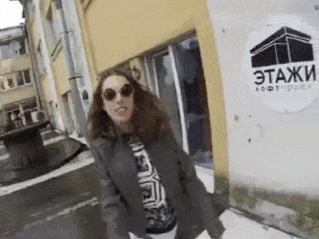 Tranh vui - Nhận ngay cái kết ê chề chì vì mải mê sống ảo