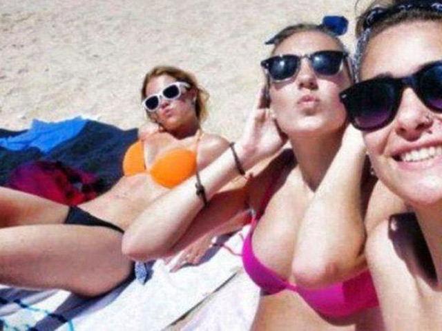 Tranh vui - Các chàng trai cẩn thận xem xong lại "hoa mắt chóng mặt" đấy nhé