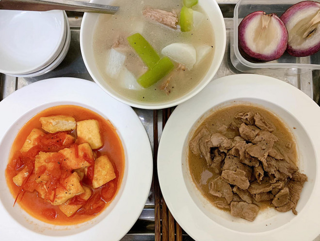 Mâm cơm ở cữ nào cũng đủ dưỡng chất