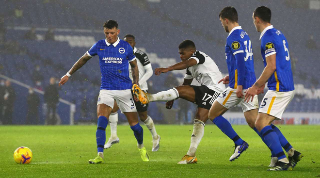 Video Brighton - Fulham: Đôi công rực lửa, ấn tượng "người nhện" - 1