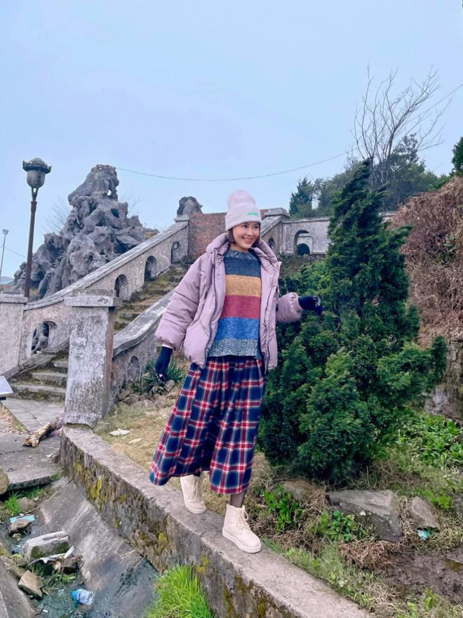 Khán giả phản ứng khi Hà Hồ vừa làm vừa ôm con ngủ gật - 2