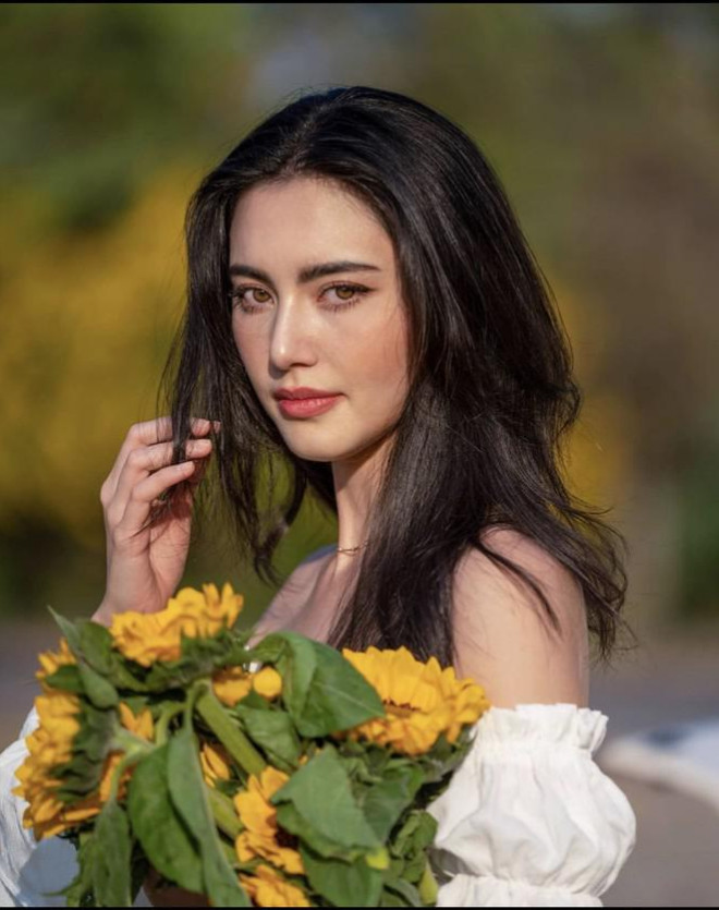 Mê đắm với loạt hình ‘ma nữ đẹp nhất Thái Lan’ khoe nhan sắc rạng rỡ hơn hoa - 1