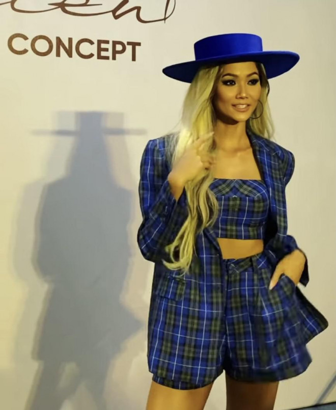 Hoa hậu Đỗ Thị Hà xinh đẹp nền nã với áo dài, H'Hen Niê hoá búp bê barbie nóng bỏng - 3