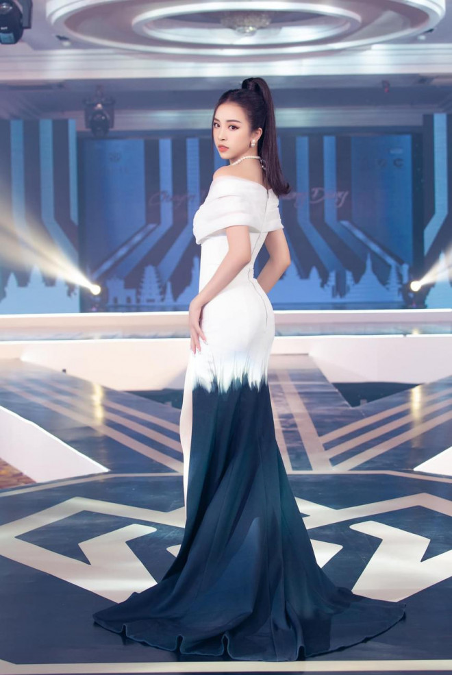 Hoa hậu Đỗ Thị Hà xinh đẹp nền nã với áo dài, H'Hen Niê hoá búp bê barbie nóng bỏng - 4