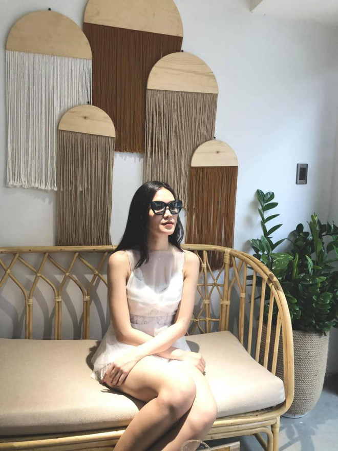 Hoa hậu Đỗ Thị Hà xinh đẹp nền nã với áo dài, H'Hen Niê hoá búp bê barbie nóng bỏng - 14