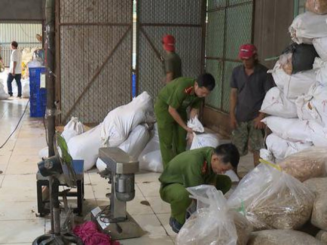 Thị trường - Tiêu dùng - Hạt điều dùng cho gia súc đem bán cho người dùng