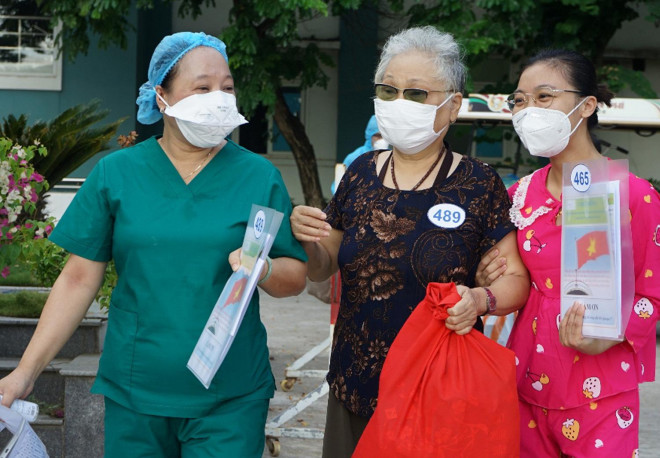Thầy thuốc tại Đà Nẵng sẵn sàng "Bắc tiến" chống dịch COVID-19 - 4