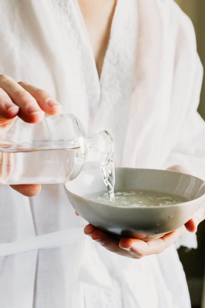 Cách nuôi tóc dài mượt của người Nhật nhờ nước gạo chua - 4