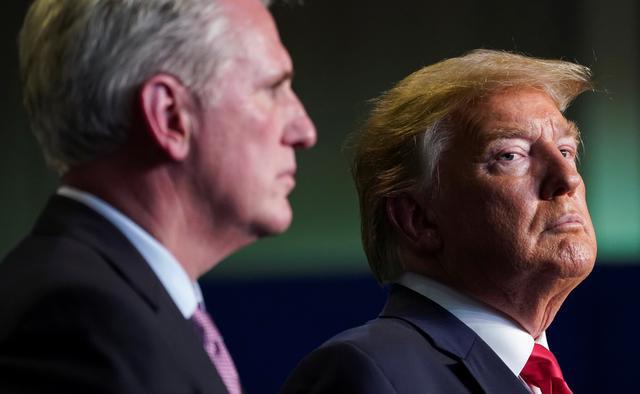 Cựu Tổng thống Donald Trump và Lãnh đạo phe thiểu số Cộng hòa tại Hạ viện Mỹ Kevin McCarthy. Ảnh: Reuters