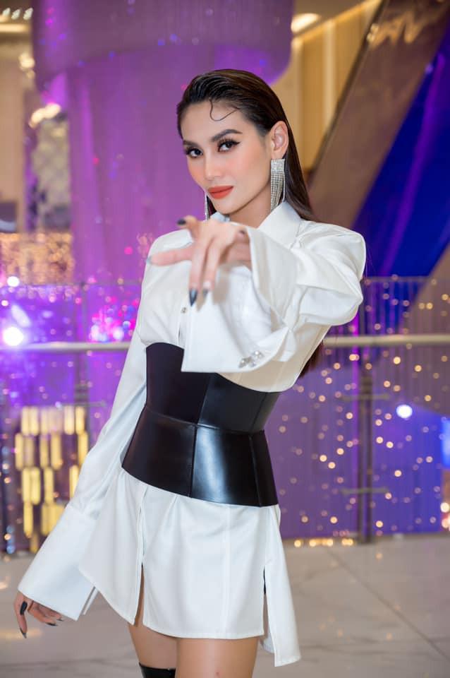 Hoa hậu Đỗ Thị Hà xinh đẹp nền nã với áo dài, H'Hen Niê hoá búp bê barbie nóng bỏng - 7