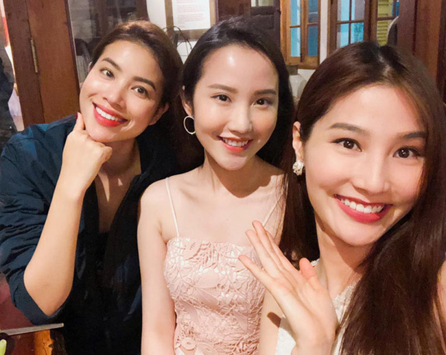 Primmy Trương cũng khá thân thiết với Phạm Hương, Diễm My 9x.
