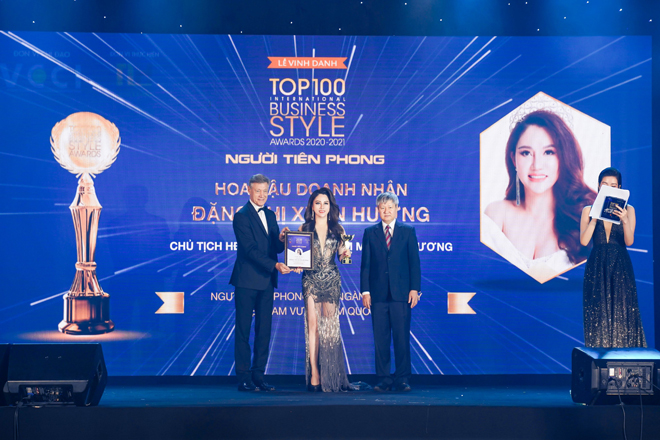 Doanh nhân Xuân Hương nhận giải thưởng cao quý tại lễ vinh danh Top 100 Phong cách doanh nhân - 1