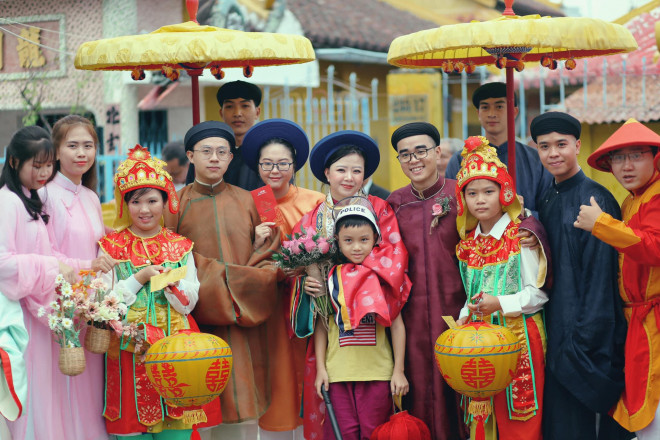 Cô dâu chú rể về quê Kiên Giang tổ chức đám cưới kiểu Huế.