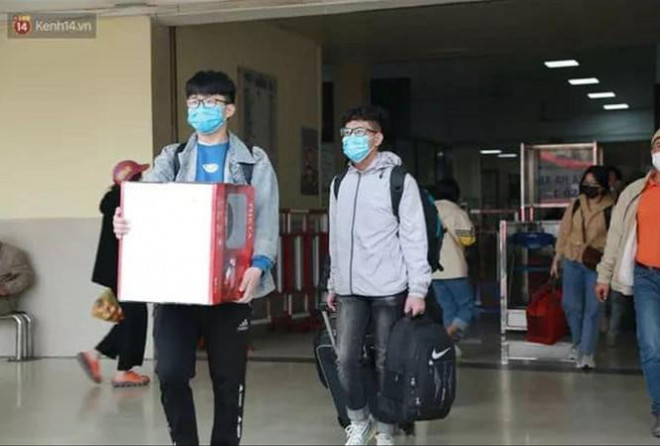 Sinh viên Trường ĐH Thương mại được nghỉ Tết sớm. Ảnh: Nguyễn Thái