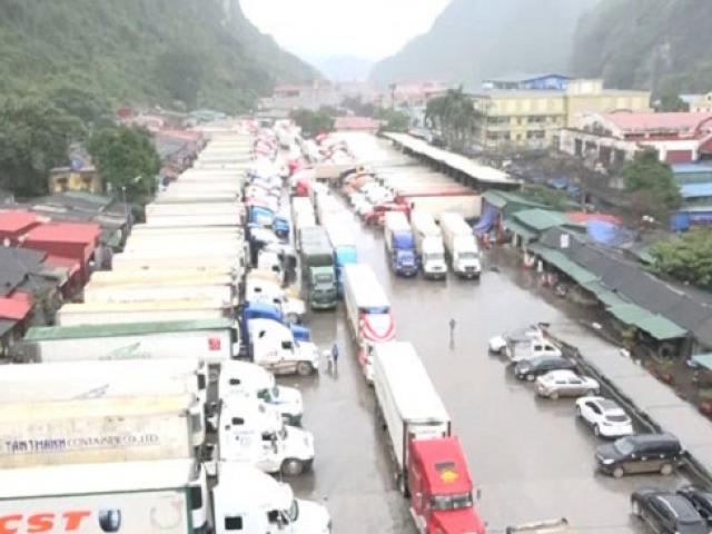 Thị trường - Tiêu dùng - Lào Cai: Lý do gì khiến hàng nghìn xe hàng mắc kẹt tại cửa khẩu?