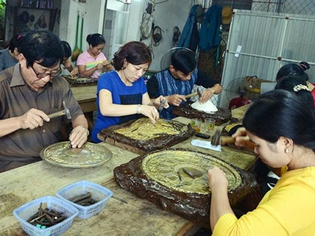 Kinh doanh - Tinh túy nghề chạm bạc Đồng Xâm
