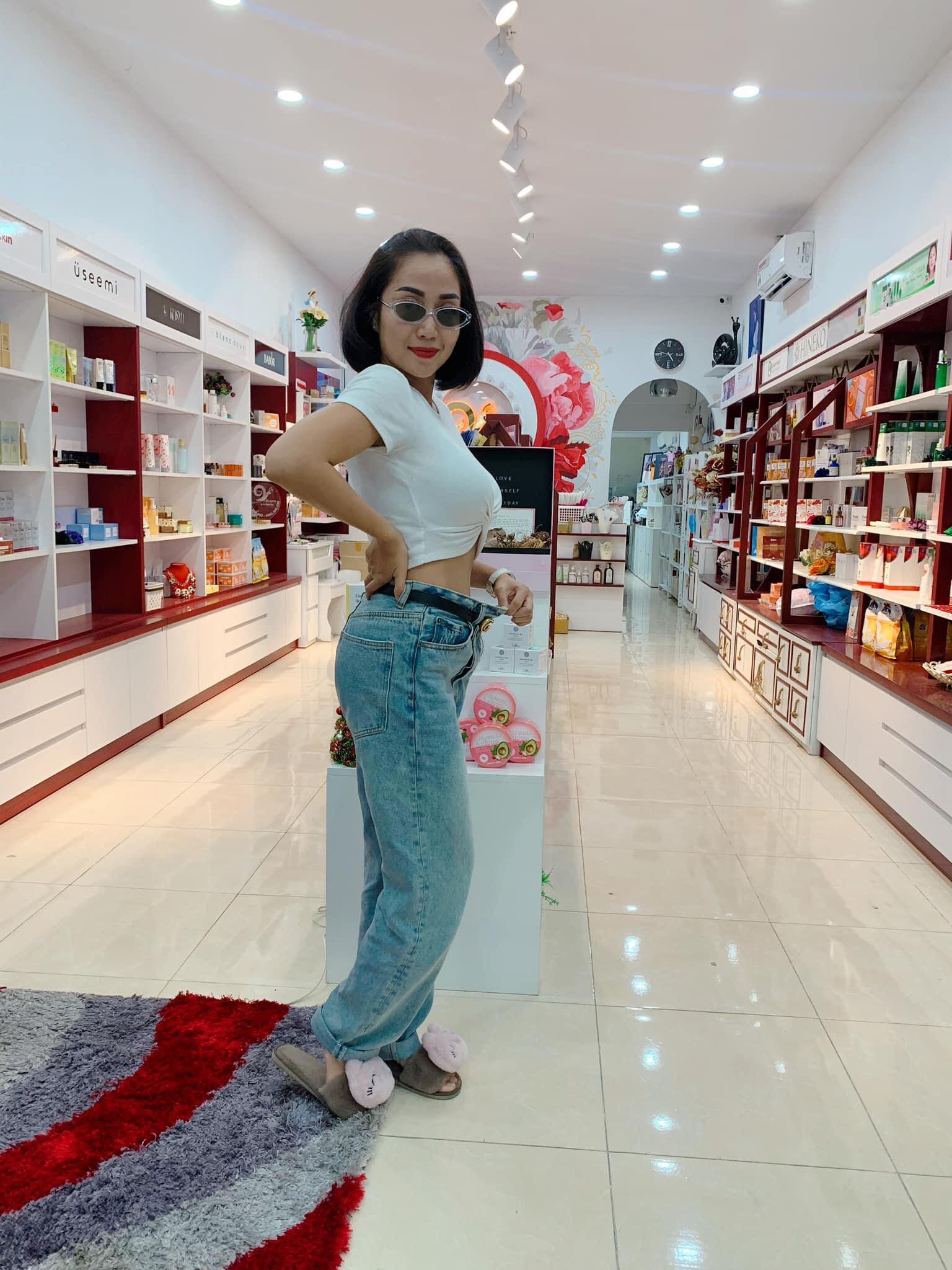 Cô khoe thành quả lấy lại vòng eo con kiến, không mặc vừa quần.