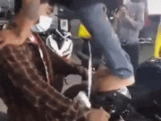 Thế giới xe - Video: Màn kiểm tra độ bền xe máy cho khách “bá đạo” có một không hai