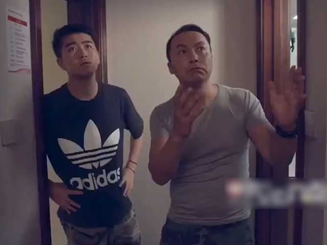 Video Clip Cười - Sắm thiết bị hiện đại trong nhà vô tình phát hiện bị vợ "cắm sừng"