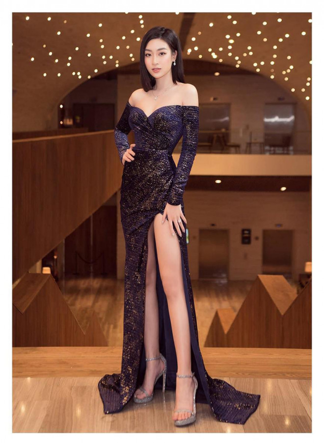 Diện váy xẻ cao, Hoa hậu Đỗ Mỹ Linh khoe chân dài miên man cực nóng bỏng - 1