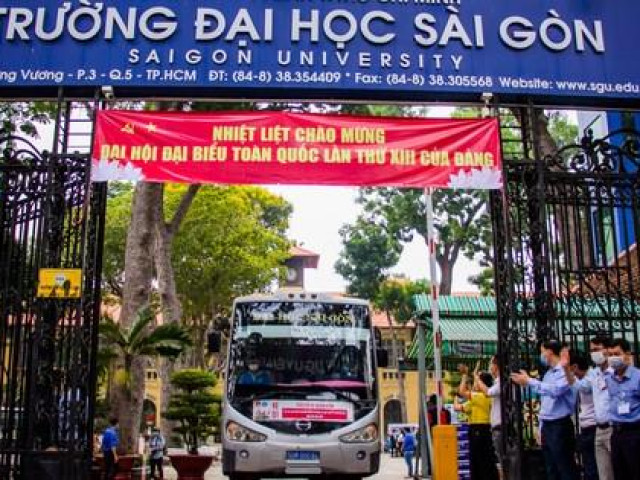 Giáo dục - du học - Ấm áp chuyến xe đoàn viên đưa sinh viên về quê đón Tết