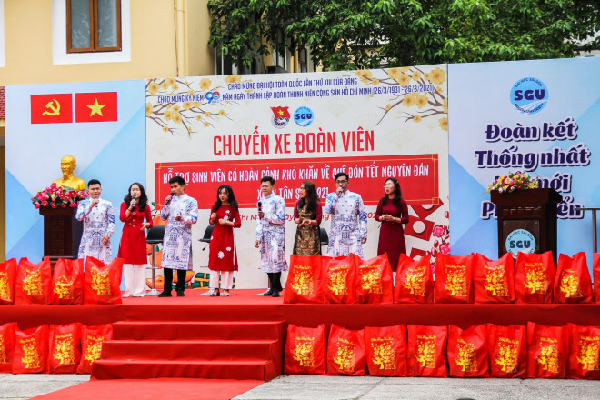 Ấm áp chuyến xe đoàn viên đưa sinh viên về quê đón Tết - 2