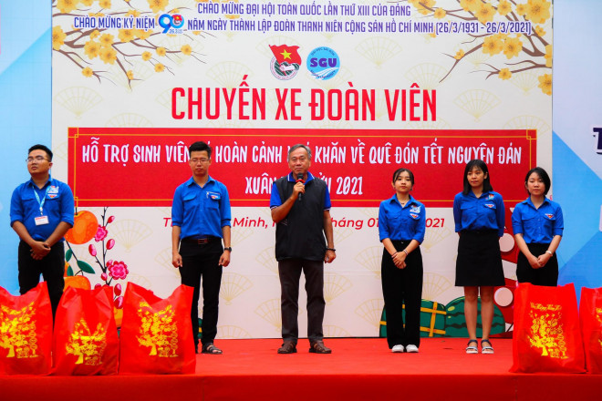 Ấm áp chuyến xe đoàn viên đưa sinh viên về quê đón Tết - 5