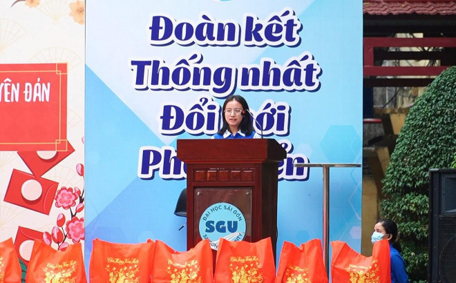 Ấm áp chuyến xe đoàn viên đưa sinh viên về quê đón Tết - 4