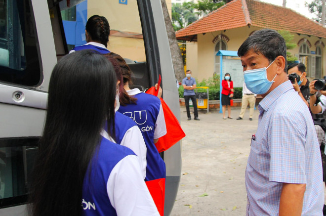 Ấm áp chuyến xe đoàn viên đưa sinh viên về quê đón Tết - 11