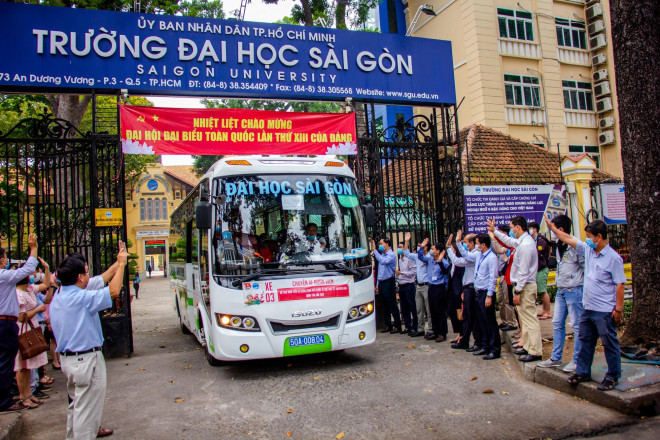 Ấm áp chuyến xe đoàn viên đưa sinh viên về quê đón Tết - 14