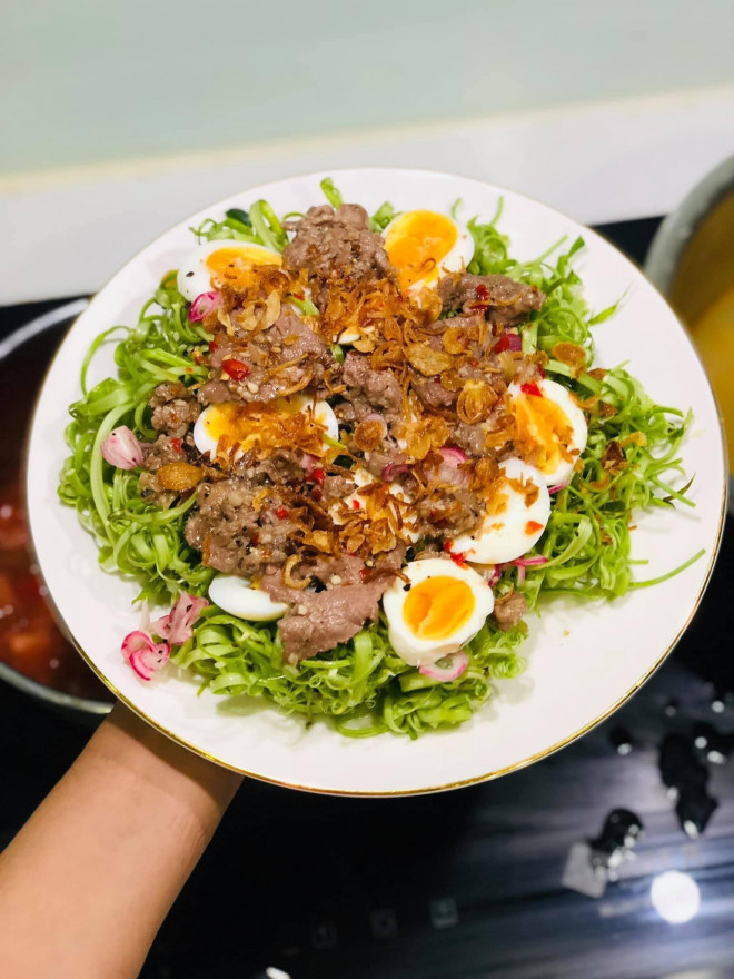 Không luộc hay xào, loại rau &#34;thấm đẫm hồn quê&#34; làm món này đảm bảo ngon bá cháy lại còn sang hẳn bàn tiệc - 3