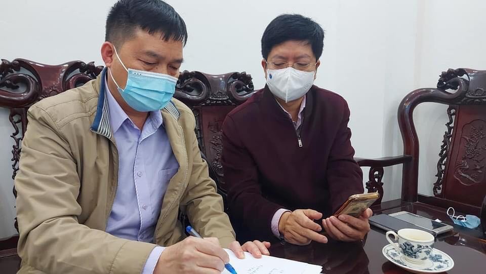Ths.Bs Nguyễn Trọng Khoa, Phó Cục trưởng Cục Quản lý Khám chữa bệnh Bộ Y tế (bên phải)