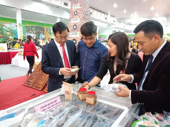 Những sản phẩm từ tôm của anh được mang đi giới thiệu tại nhiều hội chợ, chương trình kết nối khởi nghiệp