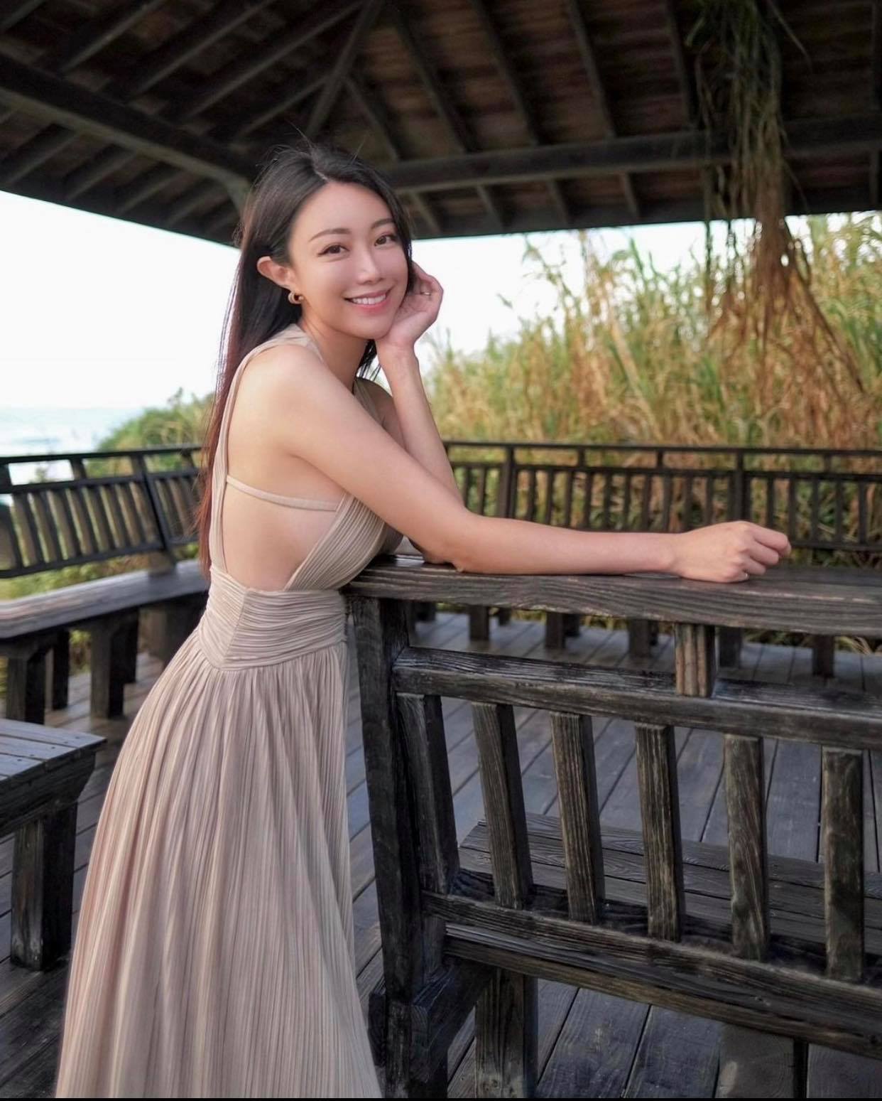 Trào lưu váy cut out gợi cảm thịnh hành ở Trung Quốc