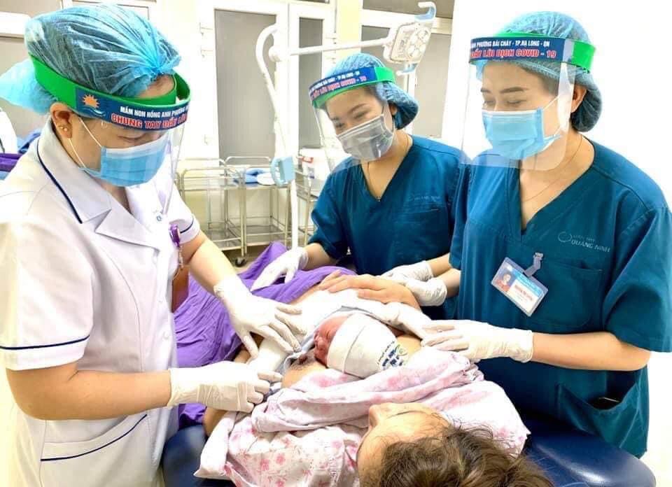 Sản phụ sinh con trong khu cách ly ở Quảng Ninh  - 1
