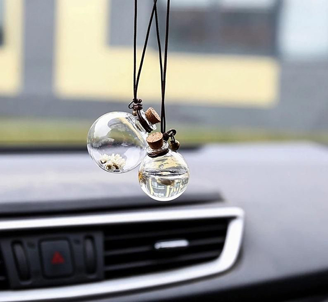 Cách sử dụng tinh dầu trên ô tô giúp hạn chế mùi hôi và chống say xe - 2