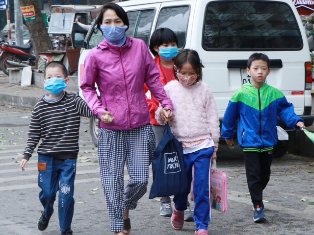 Giáo dục - du học - Học sinh đồng loạt nghỉ vì COVID-19, phụ huynh loay hoay đủ cách trông con