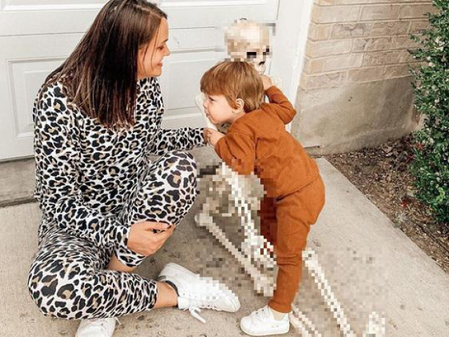 Bạn trẻ - Cuộc sống - Bé trai 2 tuổi có “bạn thân” đặc biệt khiến dân tình được phen khiếp vía