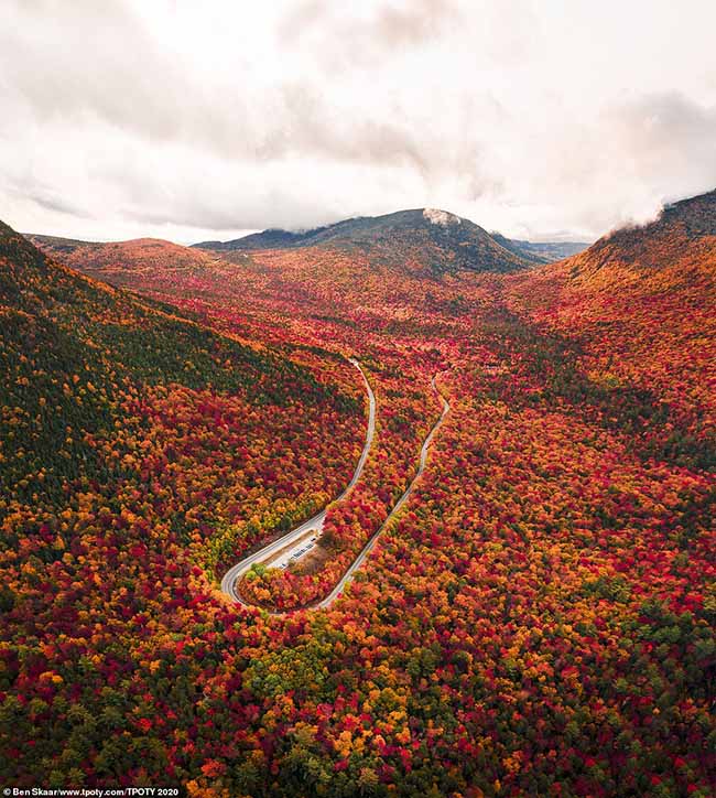 Bức ảnh đáng kinh ngạc về New Hampshire vào mùa thu được chụp bởi một nhiếp ảnh gia 17 tuổi, người Mỹ, Ben Skaar.
