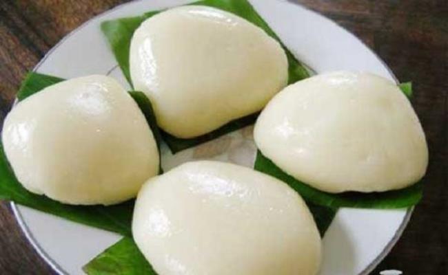 Bánh dày Gia Lộc trắng mịn, dẻo thơm đã trở thành một trong những đặc sản Hải Dương “hớp hồn” du khách.

