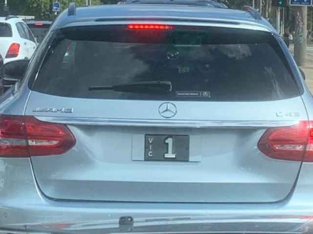 Tin tức ô tô - Một chiếc xe đeo biển số trị giá hàng chục tỉ đồng