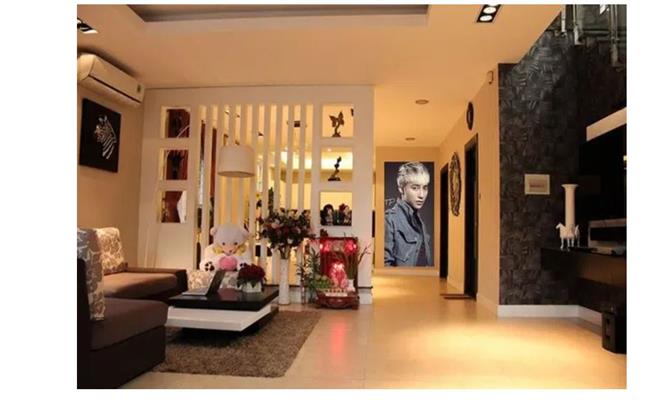 Vốn kín tiếng về đời tư nhưng người hâm mộ vẫn biết Sơn Tùng hiện đang sống tại một căn chung cư cao cấp ở quận 7 (TP.HCM) với nội thất sang trọng.&nbsp;
