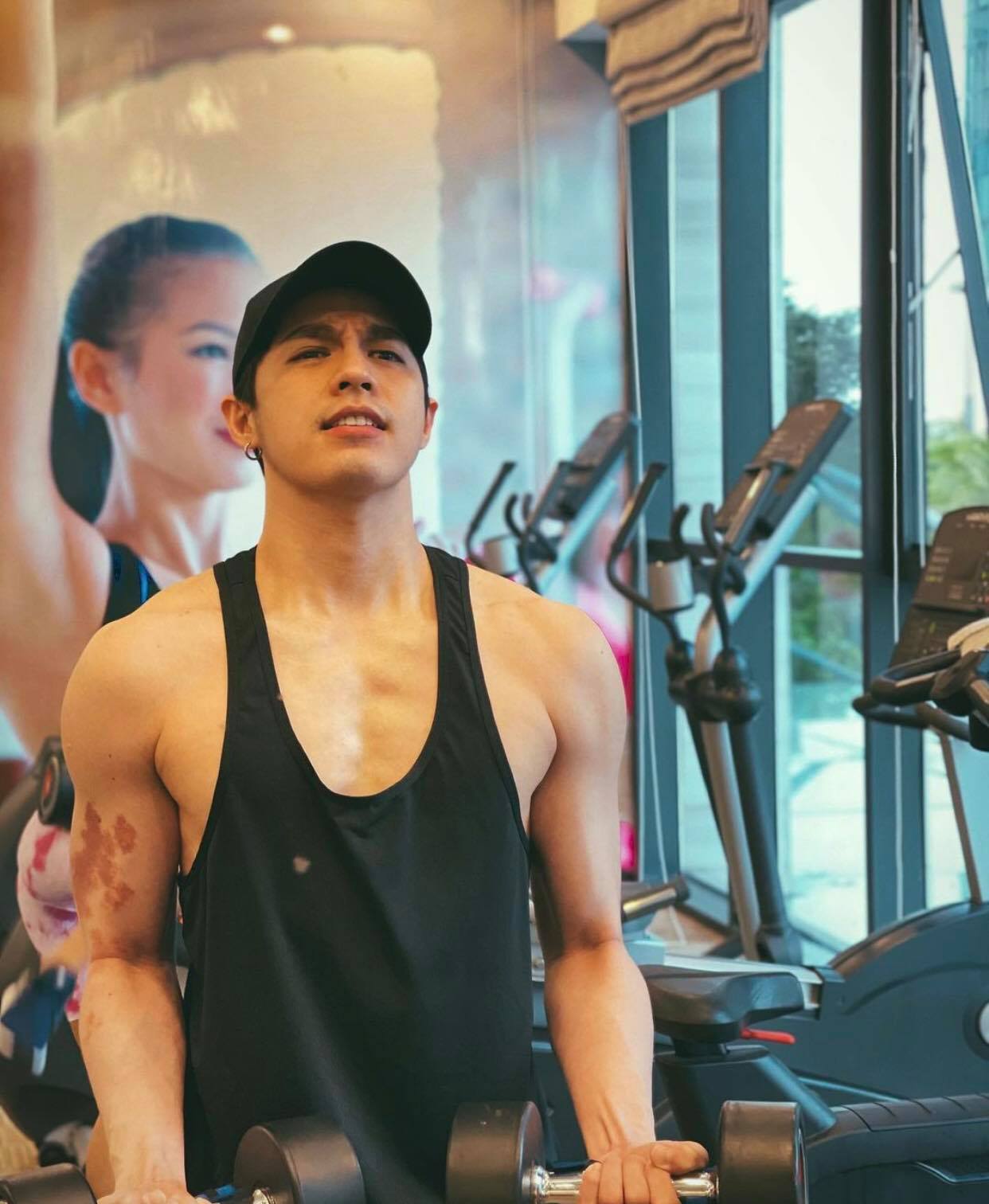 Bạn trai Mai Phương Thuý được ngưỡng mộ vì body cuồn cuộn như đô vật nhờ tập gym - 3