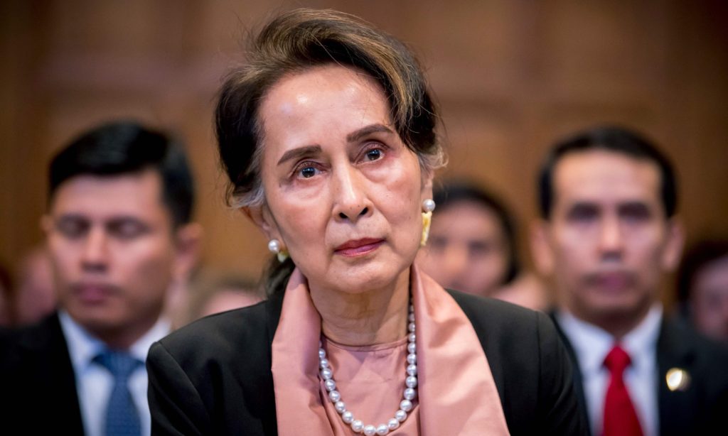 Bà Aung San Suu Kyi vẫn khỏe mạnh và đang bị quản thúc tại gia, theo NLD (ảnh: AP)