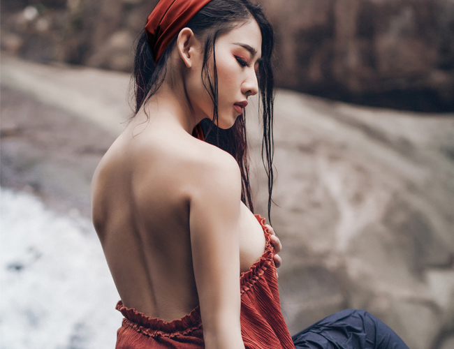 Tuy nhiên, bên cạnh những lời khen ngợi dành cho vóc dáng gợi cảm của Oxy, có rất nhiều bình luận tiêu cực về chủ đề chụp ảnh gắn mác 18+ này.
