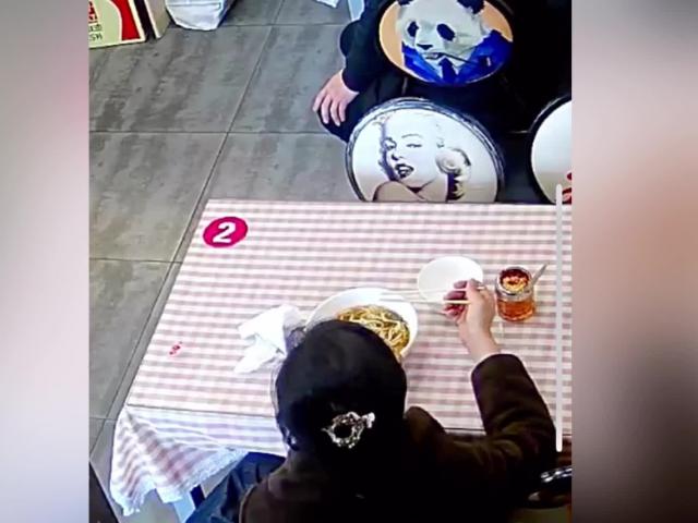 Media - Người phụ nữ dùng "chiêu bẩn" để quỵt tiền bát mì gây phẫn nộ