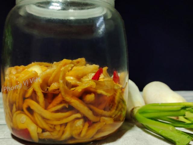 Ẩm thực - Cách làm củ cải ngâm ăn Tết giòn ngon, màu vàng đẹp bắt mắt